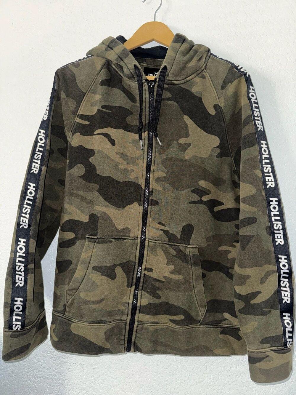 Hollister Men's Zip Up Hoodie Camouflage- Logo Tape Sleeve Sweatshirt - Size L